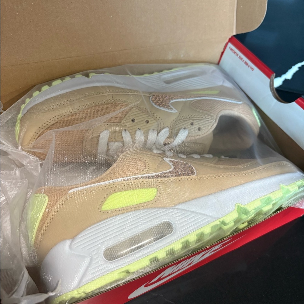 Nike Air Max 90 in Sesame and Summit White